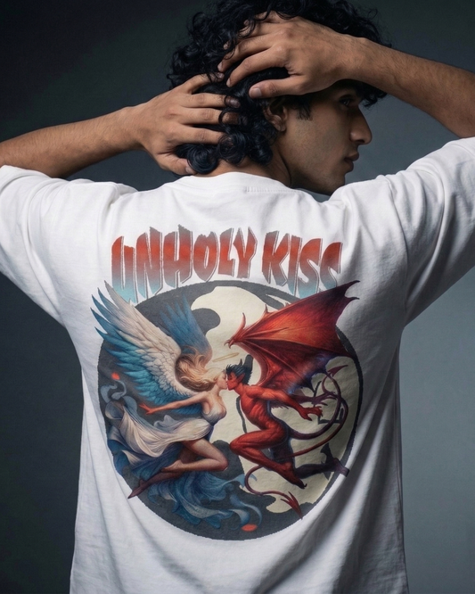 Unholy Kiss - Oversized Tshirt
